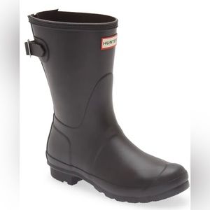 Short black Hunter boots